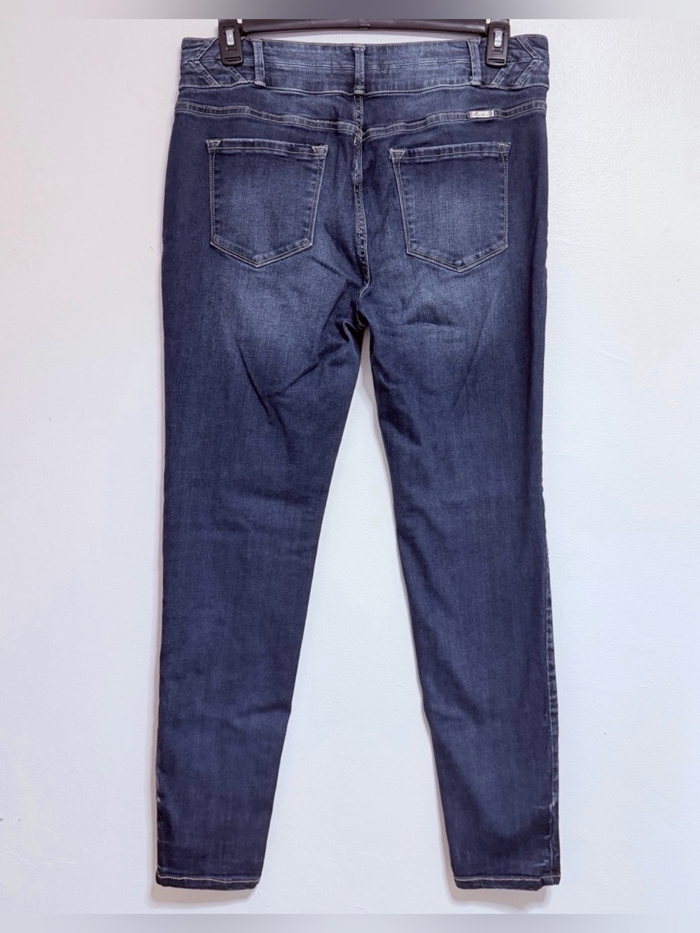 KanCan High-Rise Skinny Jeans - Classic Stretch Fit
Size 31